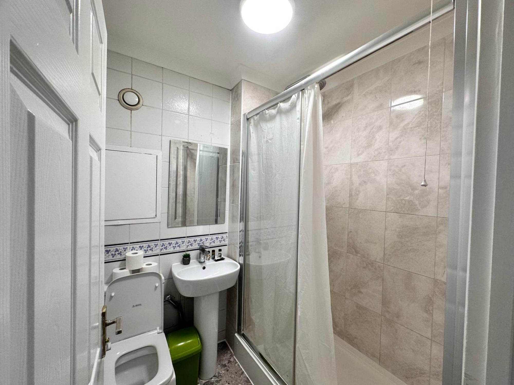 Posh 2-Bedroom, Living Room, Kitchen & 1.5 Bathroom London Luaran gambar