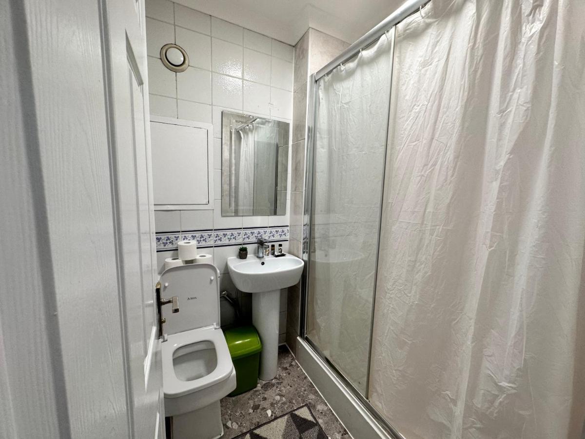 Posh 2-Bedroom, Living Room, Kitchen & 1.5 Bathroom London Luaran gambar