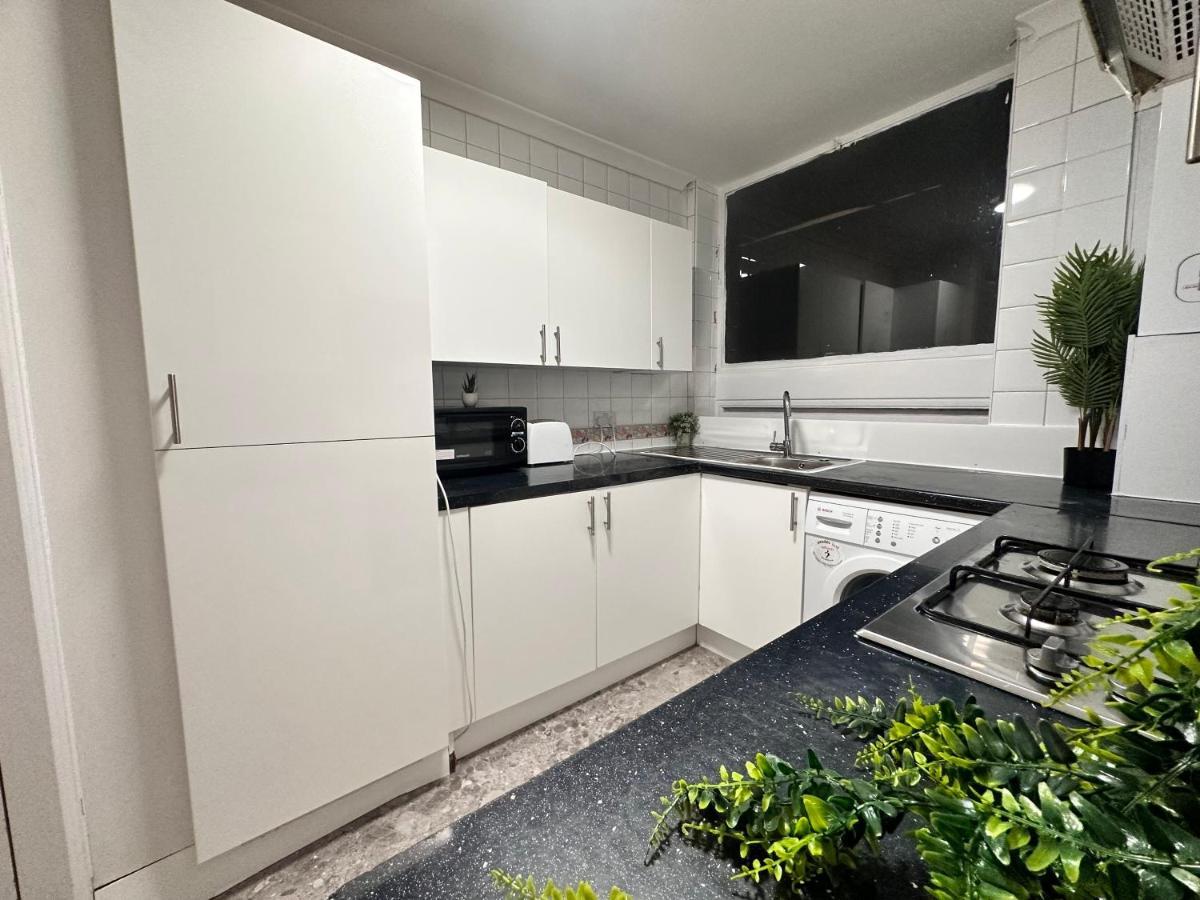 Posh 2-Bedroom, Living Room, Kitchen & 1.5 Bathroom London Luaran gambar